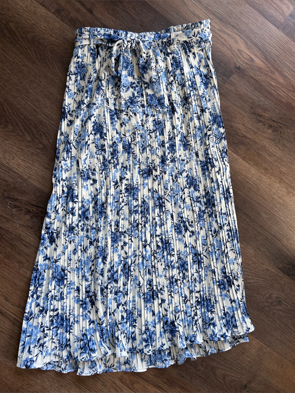 Alice Blue Floral Midi Skirt Pleated Stretch Waist Flowy Blue & White Size Large